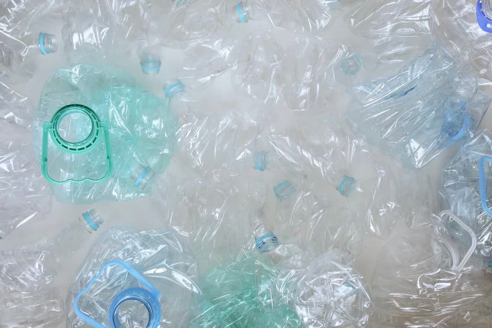 Recyklácia a Znovupoužitie Plastových Obalov